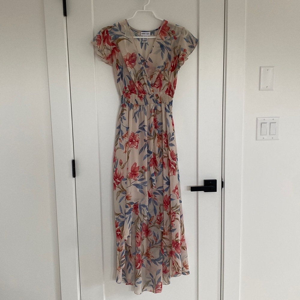 Dress. Floret pattern. Hi-low Size 4